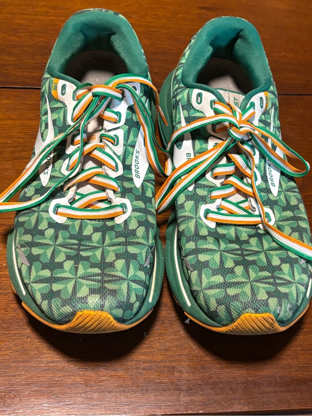 Brooks Ghost 15 “Run Lucky” St. Patrick’s Day Running Shoes Size 8.5 Shamrock